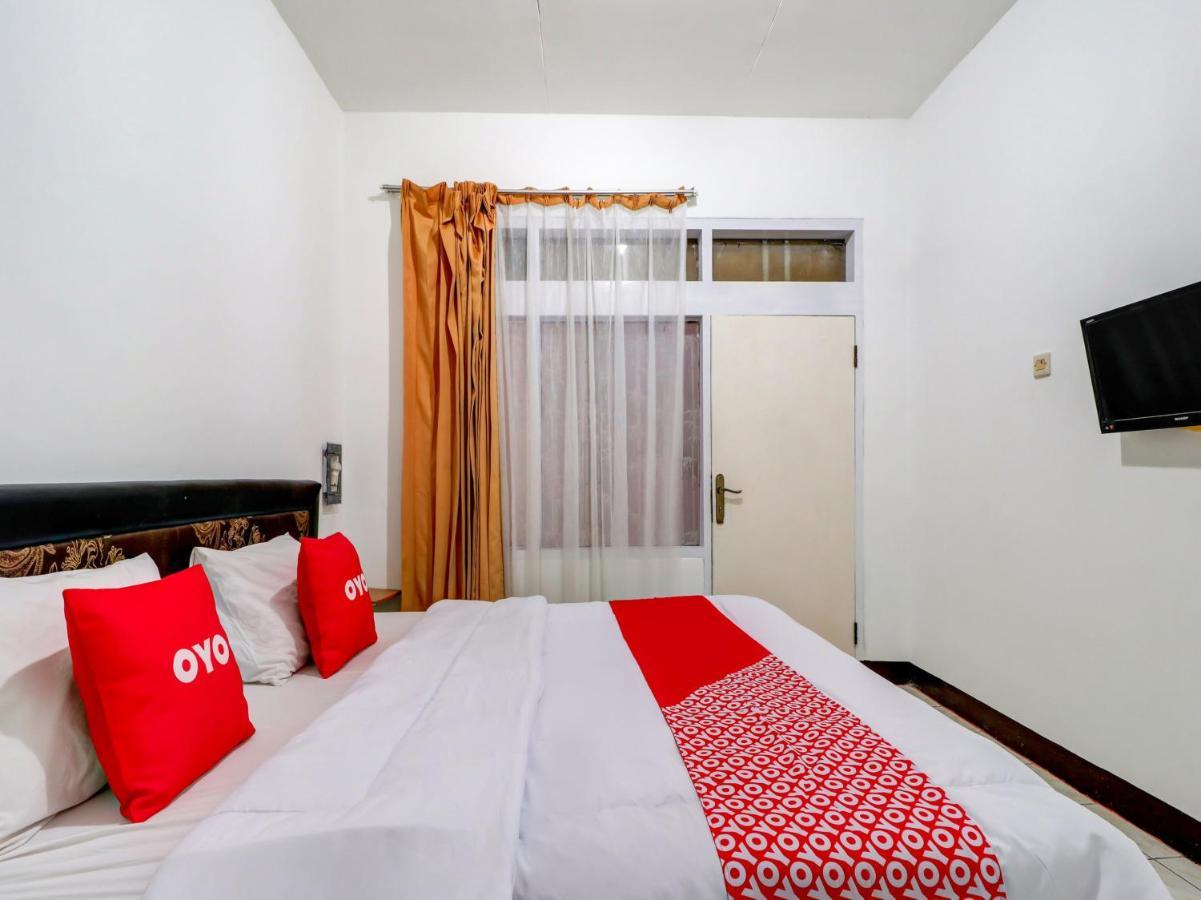 Oyo 3341 Ten Guest House บันดุง ภายนอก รูปภาพ
