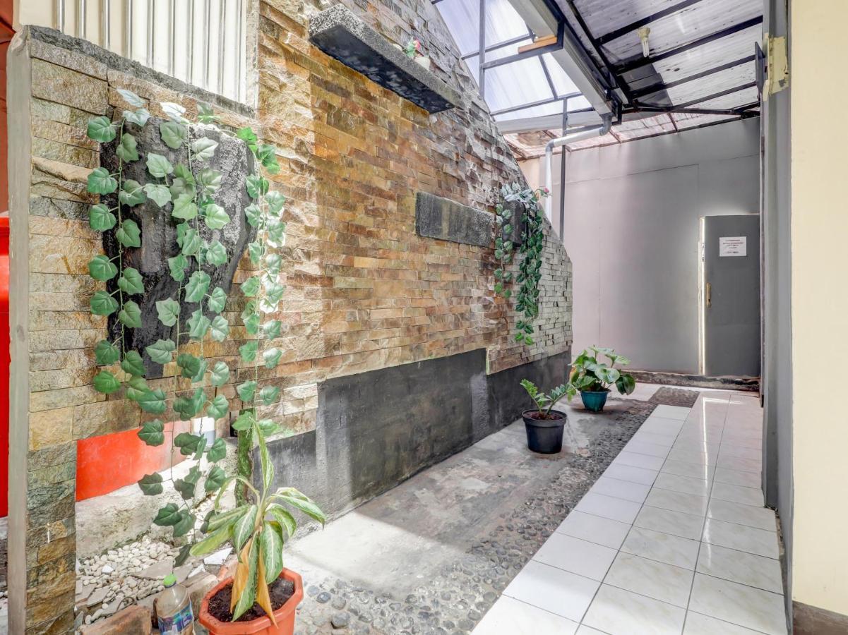 Oyo 3341 Ten Guest House บันดุง ภายนอก รูปภาพ