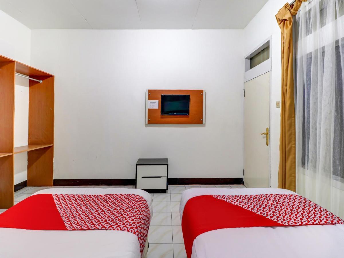 Oyo 3341 Ten Guest House บันดุง ภายนอก รูปภาพ