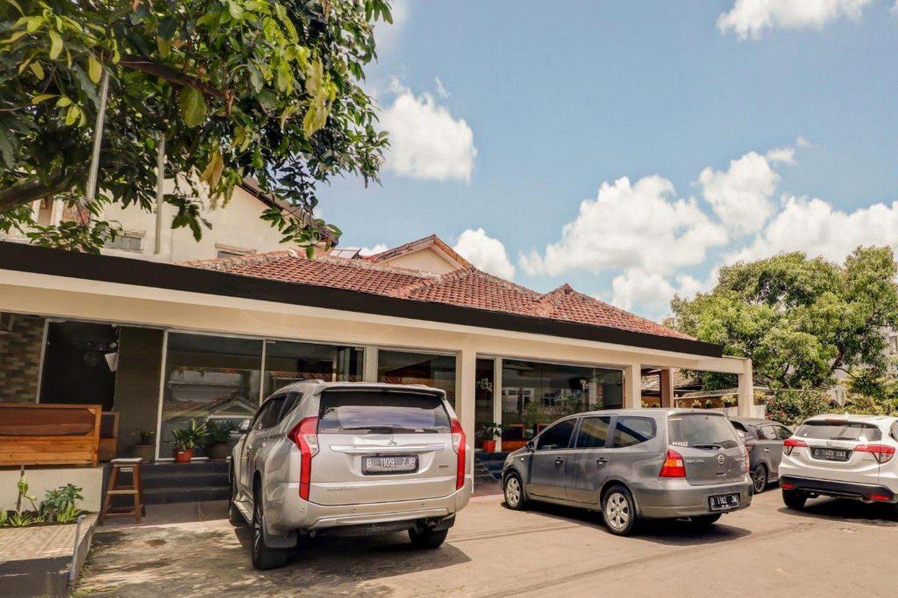 Oyo 3341 Ten Guest House บันดุง ภายนอก รูปภาพ