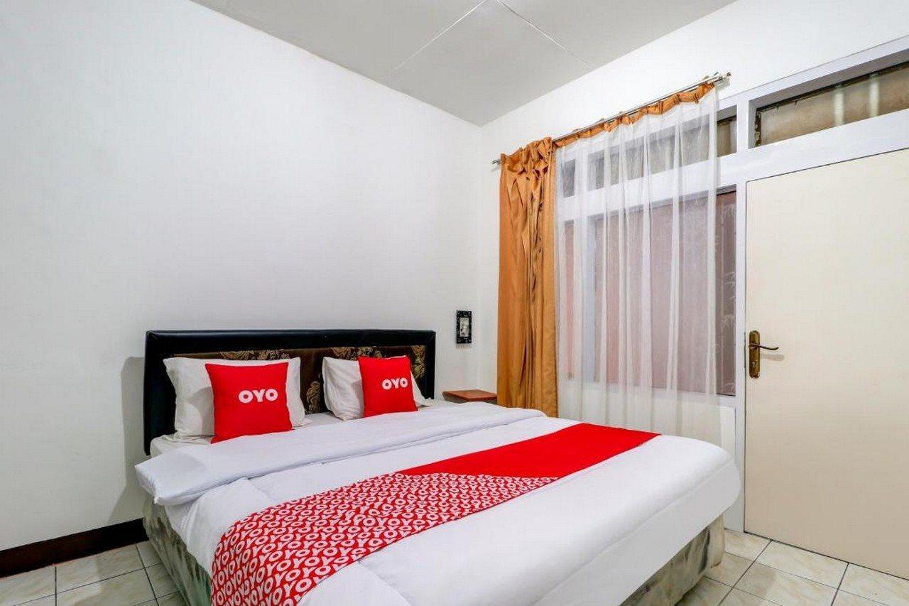 Oyo 3341 Ten Guest House บันดุง ภายนอก รูปภาพ
